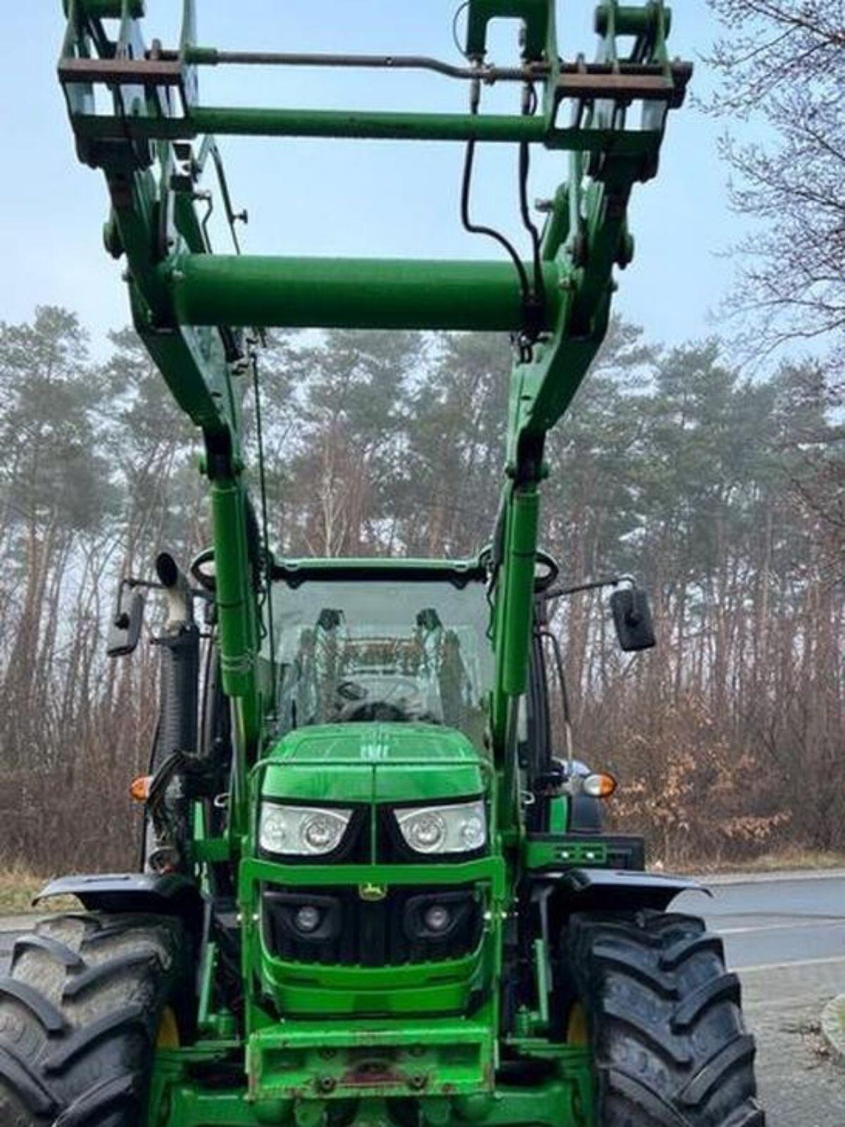 2015 John Deere 6115 R mit H340 Frontlader 2