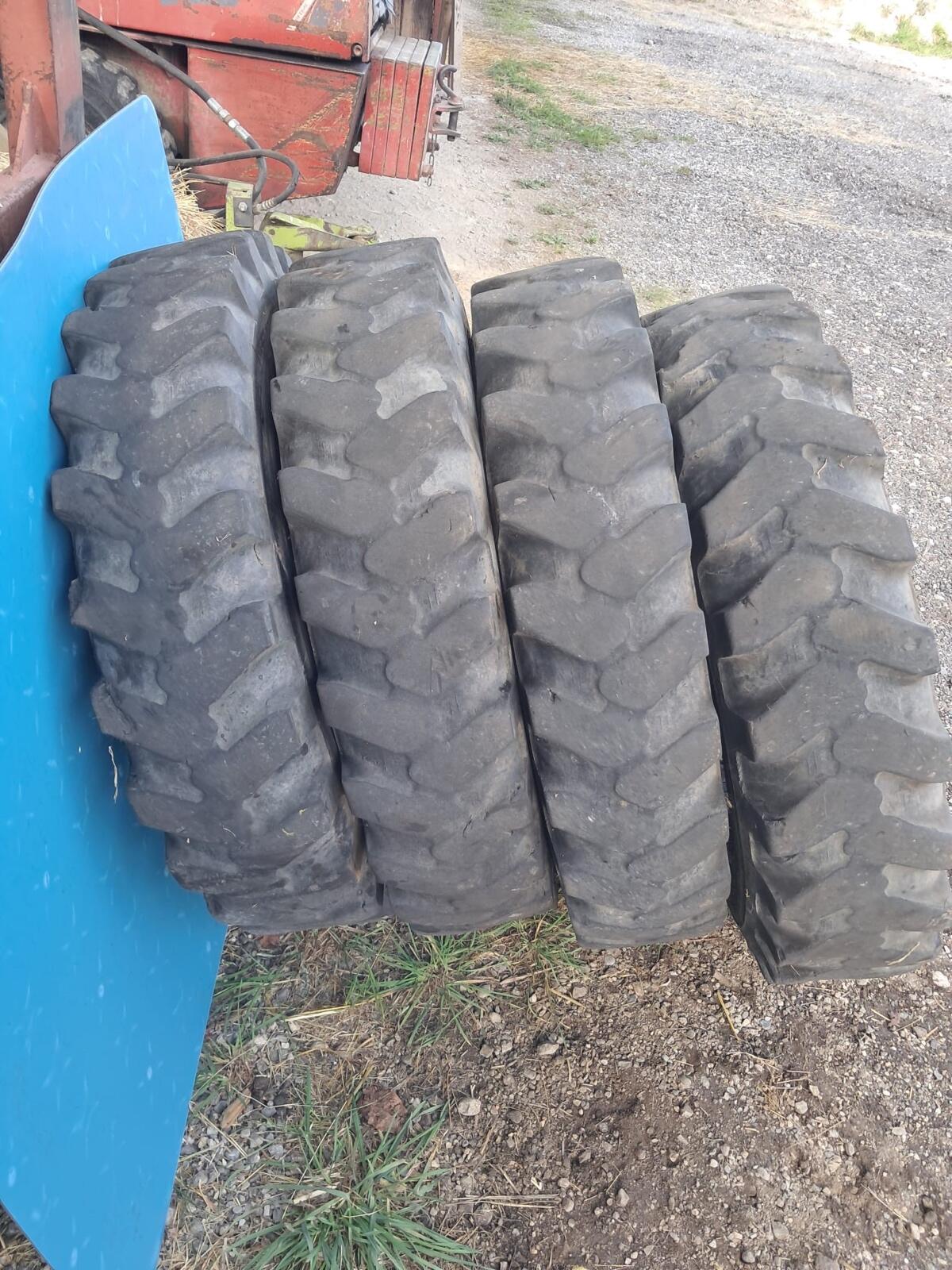 Anhängerreifen 8.25 R20 3