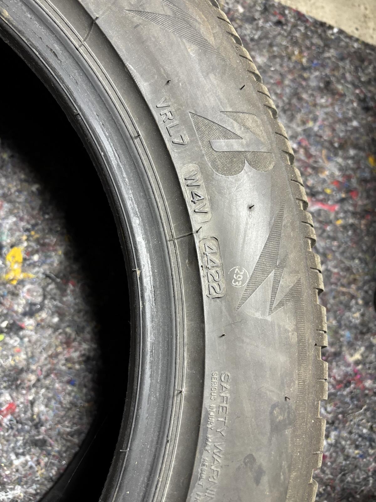Auto Reifen Bridgestone 3