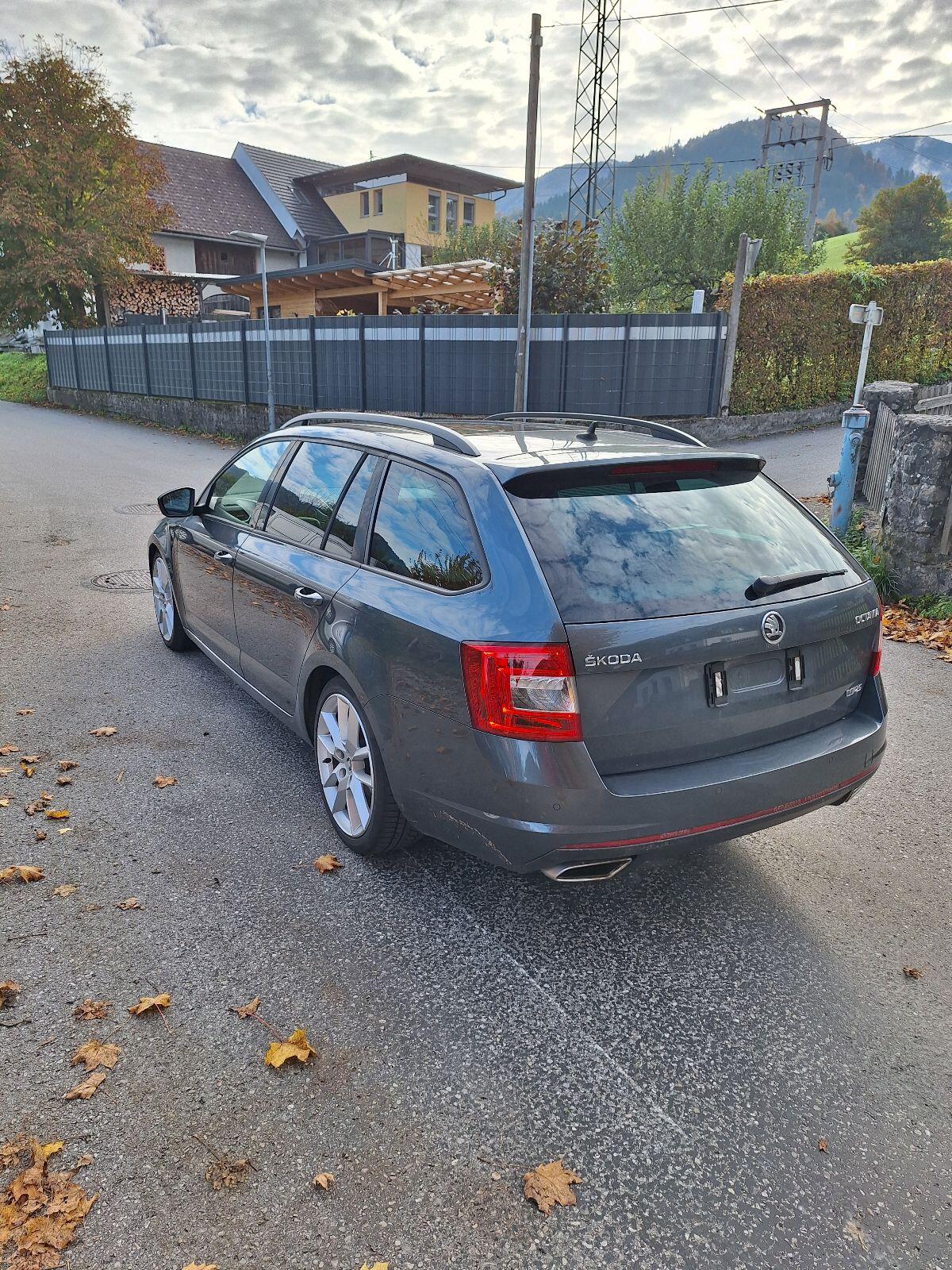 Skoda Octavia VRS Panoramadach 19" Navi Xenon 2