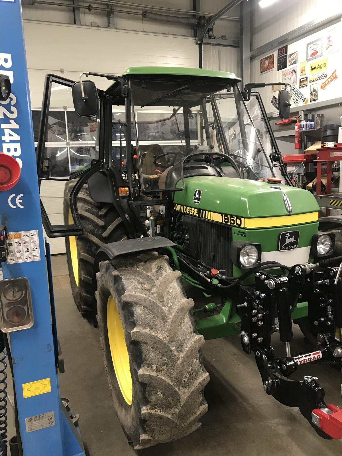John Deere 1950 2