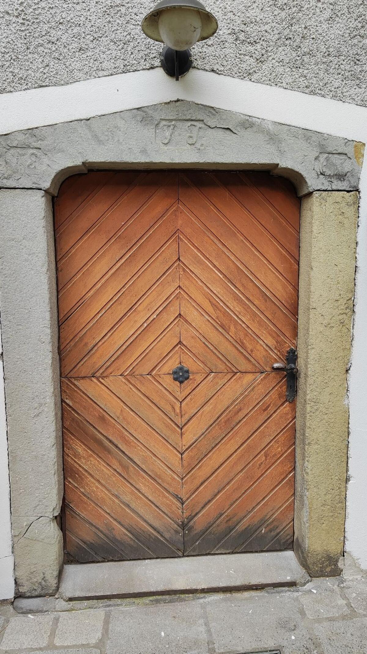 Alte Holztüre Vierkanter Hoftüre 1