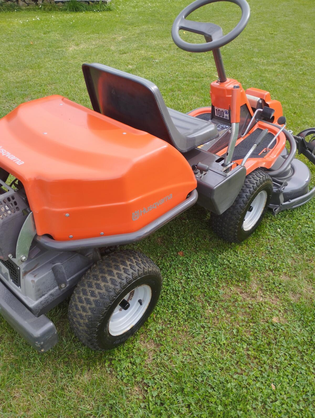 Allrad Rider Husqvarna Rasentraktor R16C AWD 2