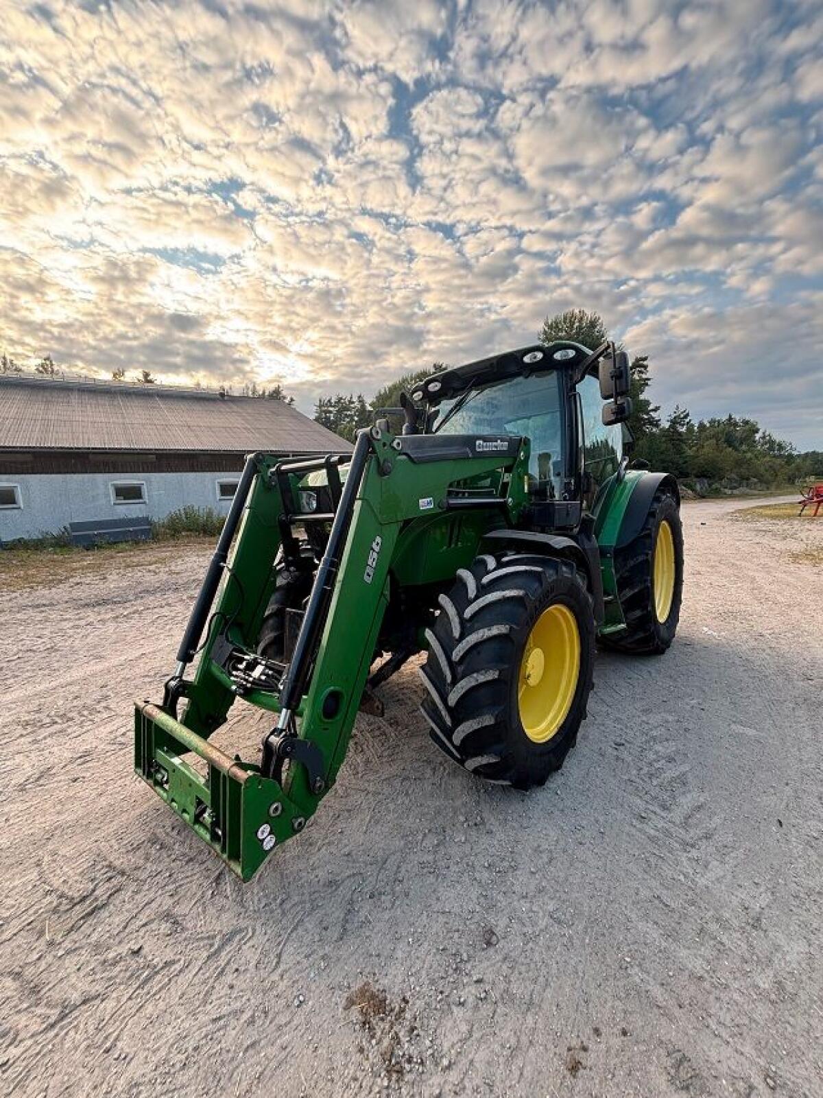 John Deere 6125R 1