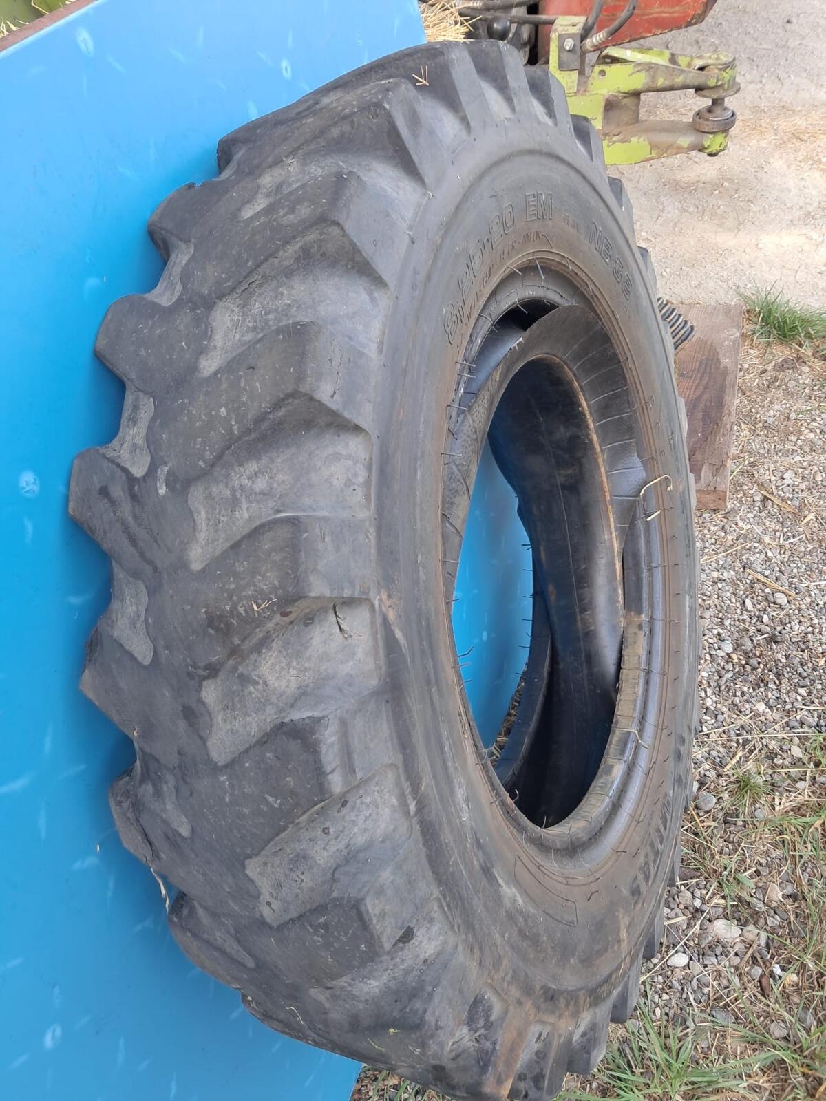 Anhängerreifen 8.25 R20 2