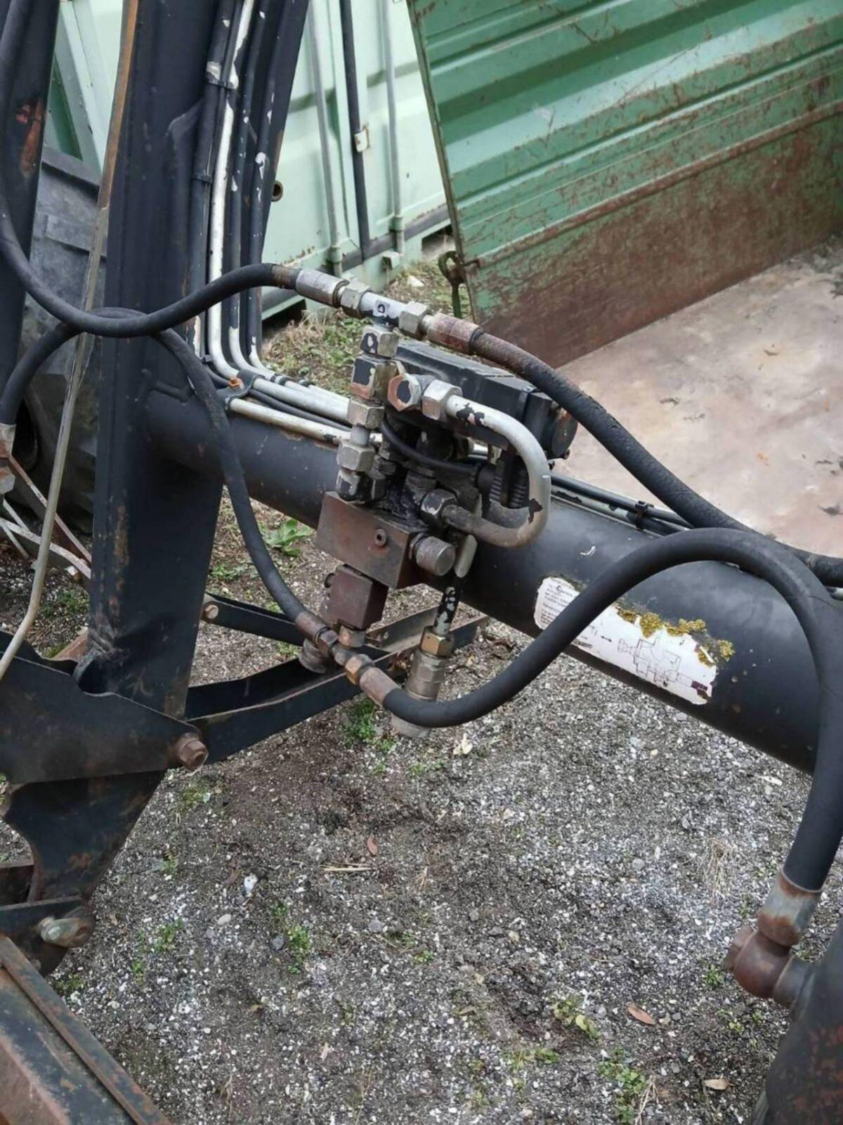 Hauer POM 80P2K Lader 2