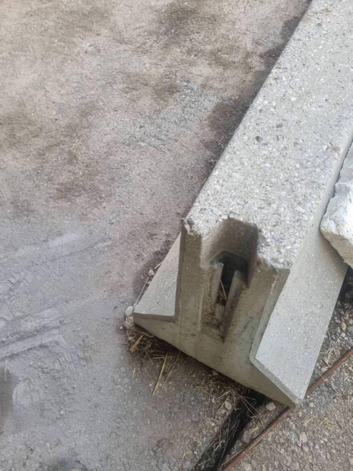 Verkaufe Betonleitwände gebraucht 2