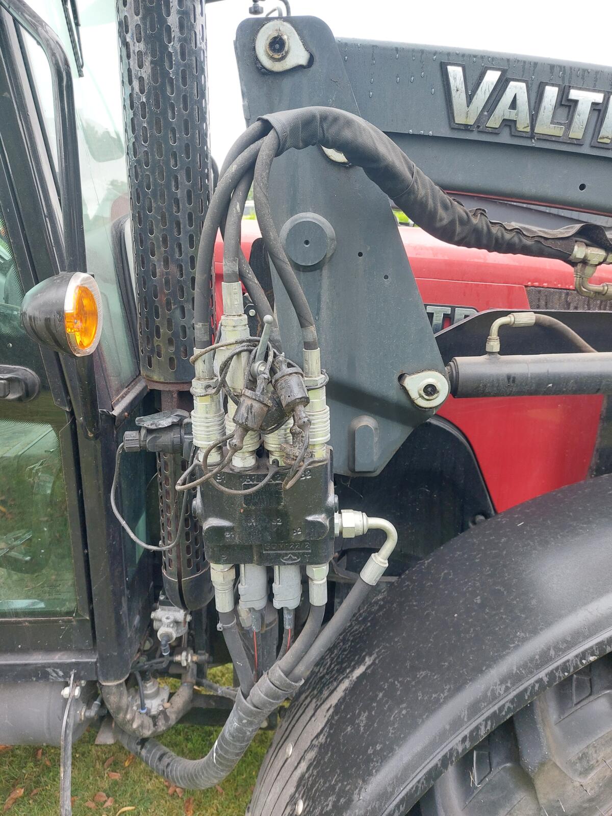 Traktor, Anhänger, Krokodilgreifschaufel zusammen 3