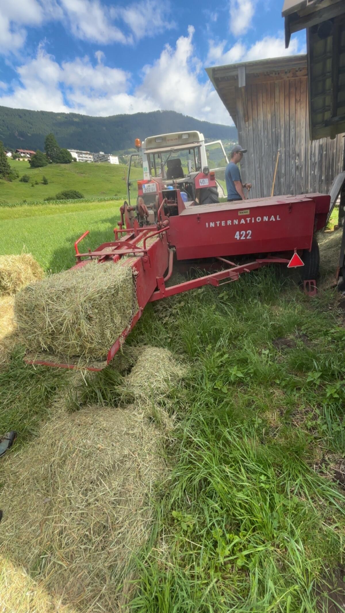 HD Ballenpresse International 422 1
