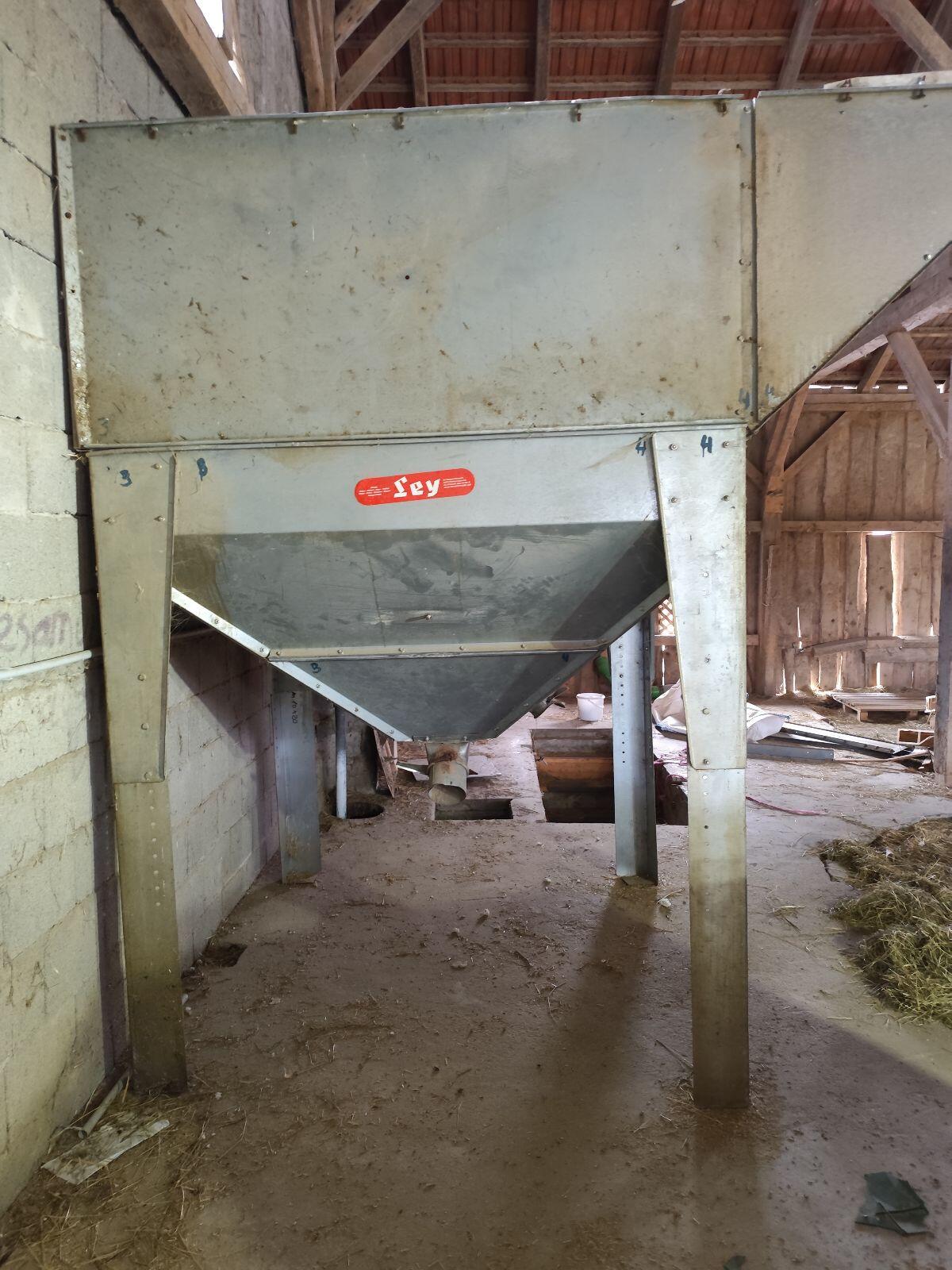 Verkaufe Futtersilo 2