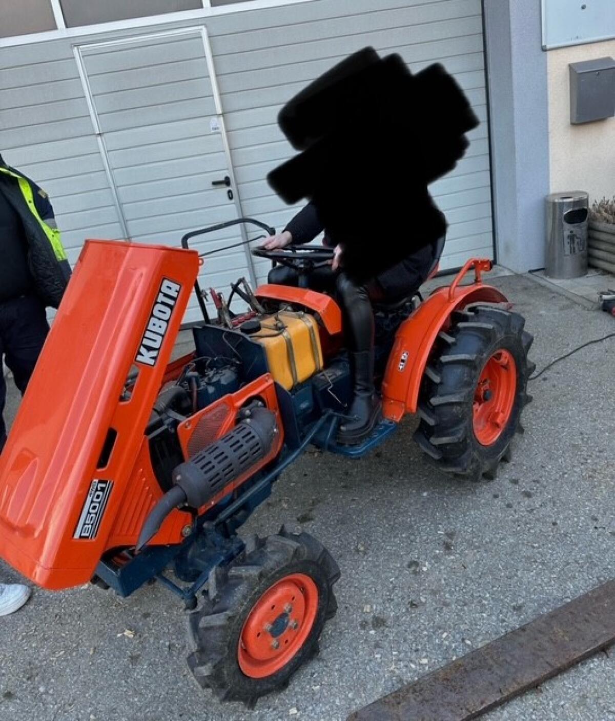 Kleintraktor Kubota B5001 mit Anhänger 1