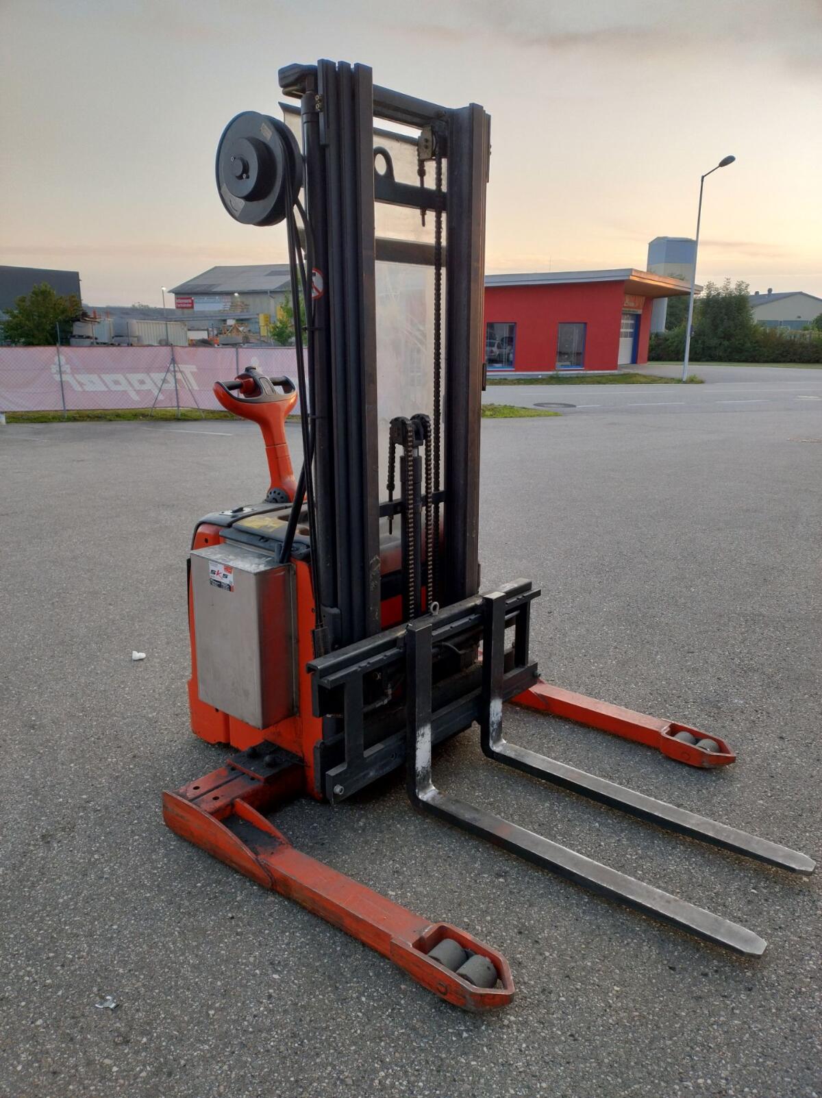 Deichselgeführter Hubmaster Linde L16AS 3