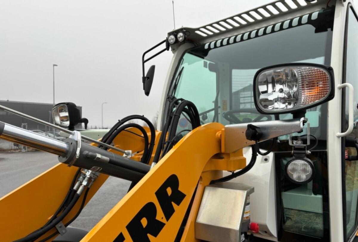 Liebherr Radlader L504C 2