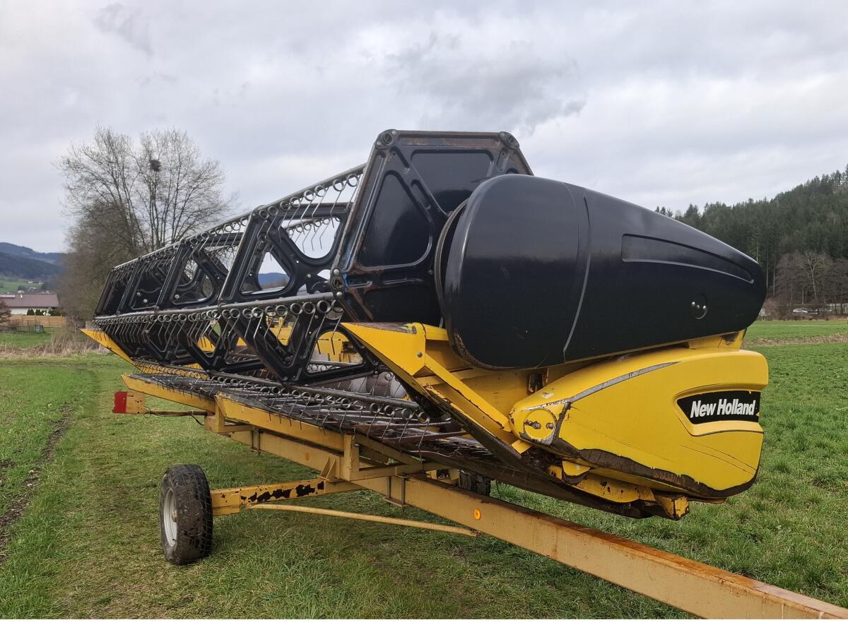 New Holland Schneidwerk mit Schneidwerkwagen 1