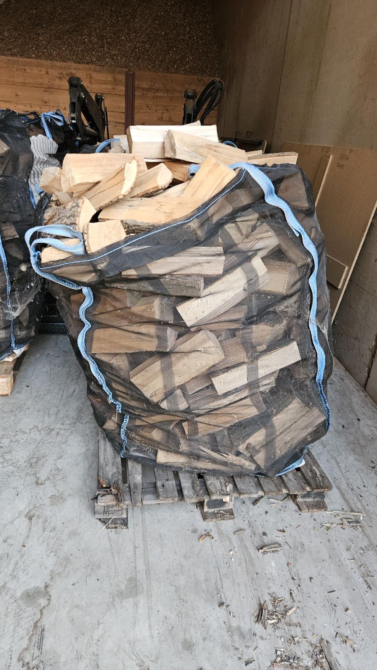 Brennholz nur Hartholz Esche und Buche 1