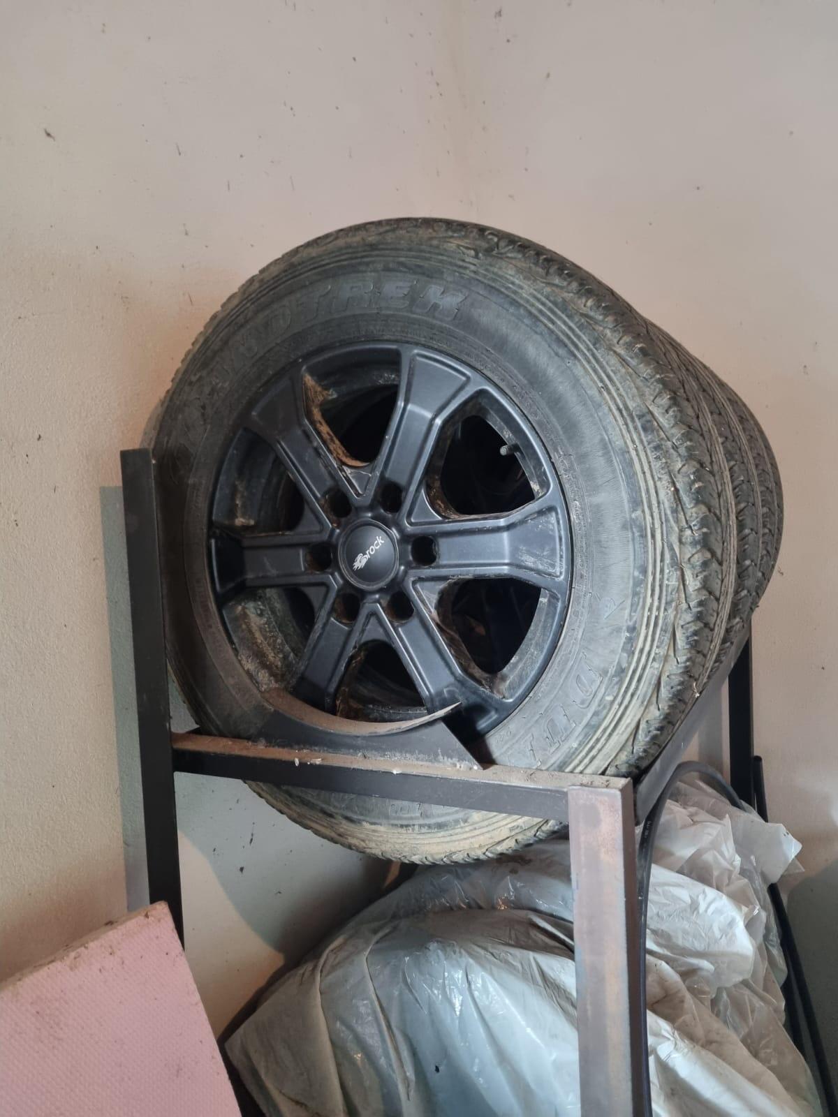 Autofelgen mit Reifen zu verkaufen 1