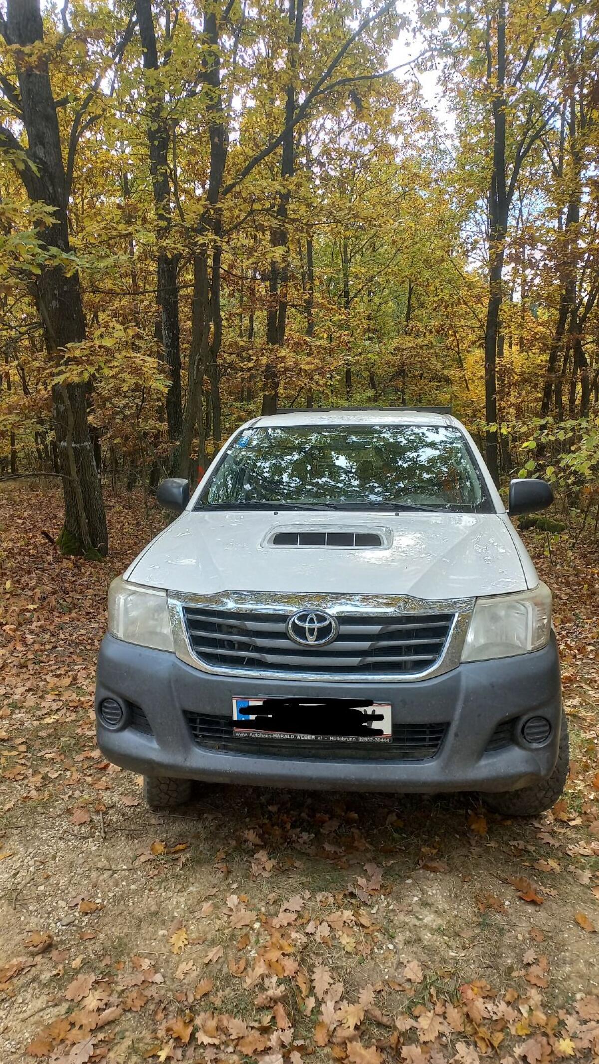 Verkaufe Toyota Hilux 2,5 D-4D 3