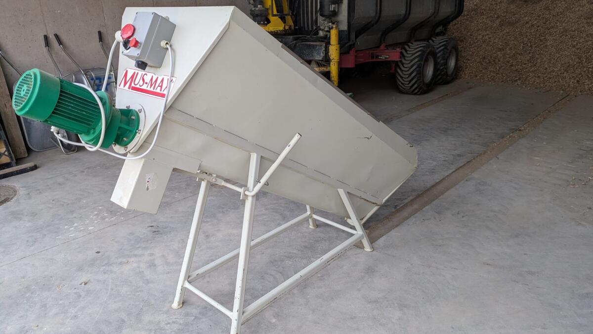 Futtermischer Marke Mus-Max mit zugehöriger Waage 1
