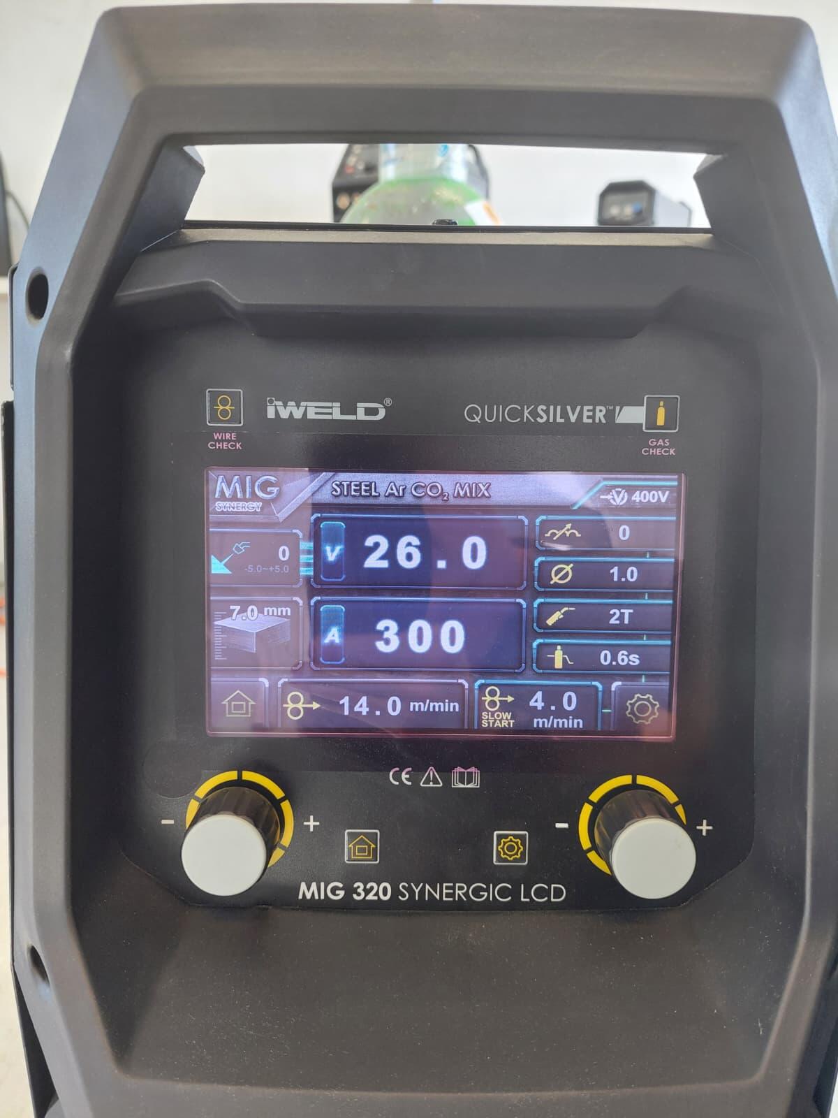 Schutzgas Schweißgerät IWELD MIG 320 Synergic LCD, 300A 3