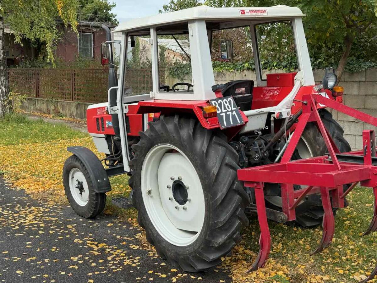Steyr 8045 Traktor + Anhänger + Grubber 2
