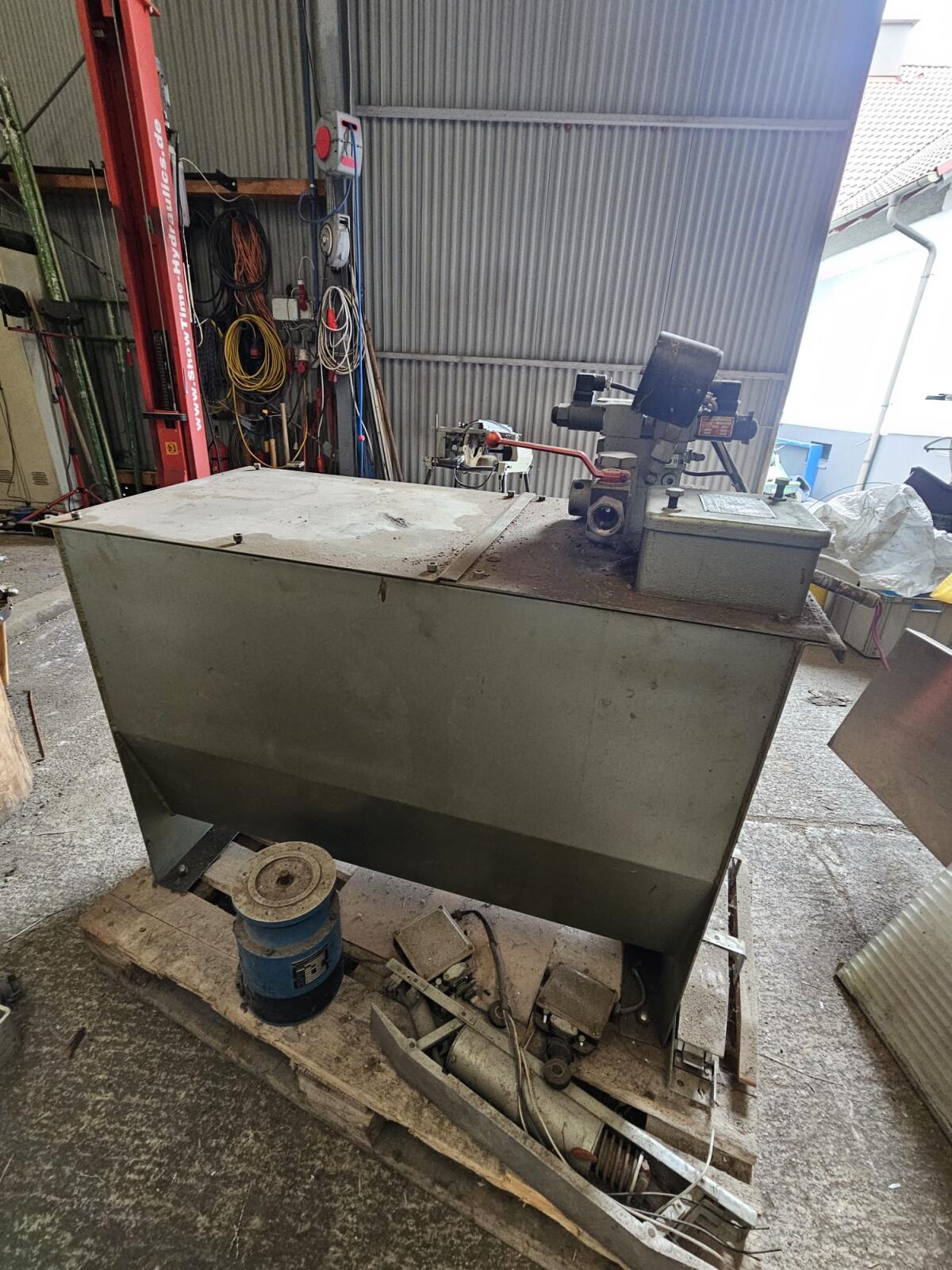 Hydraulik Aggregat mit Tank 2