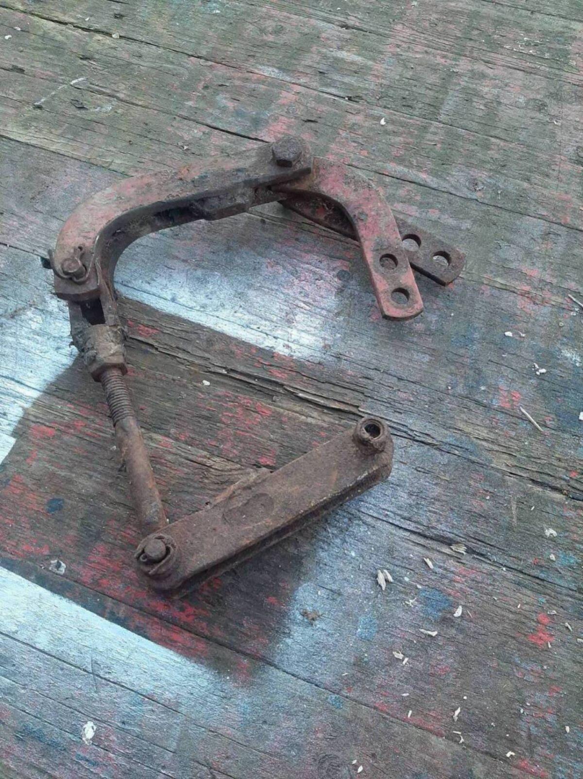 IHC Mähbalken Aushebung Hebelwerk 1