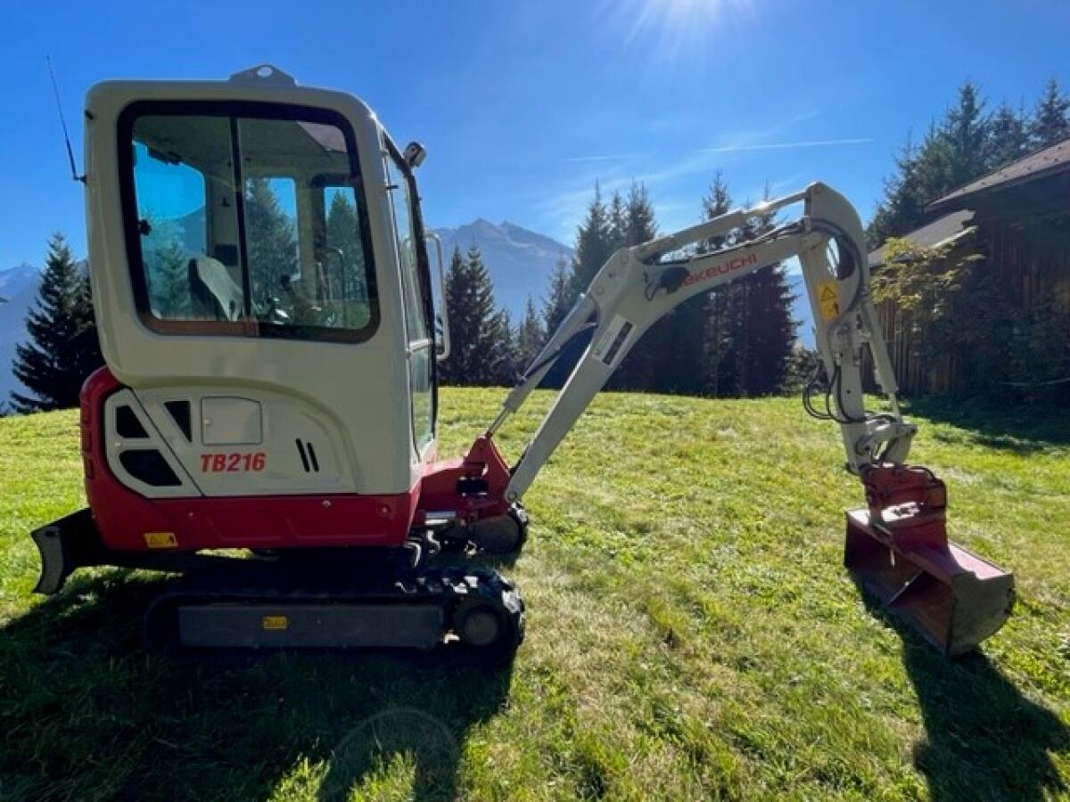 Takeuchi TB216 Bagger 2