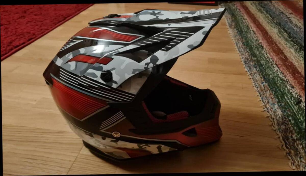 Motorradhelm nagelneu 2