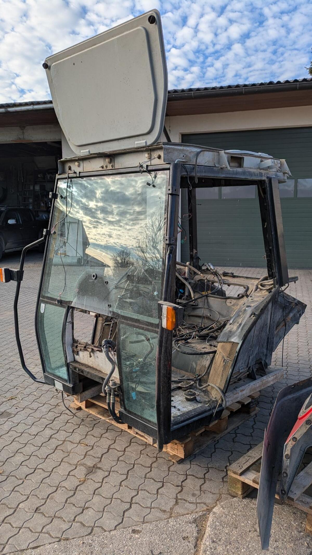 Kabine von MF 6200 oder 4200 Serie 1