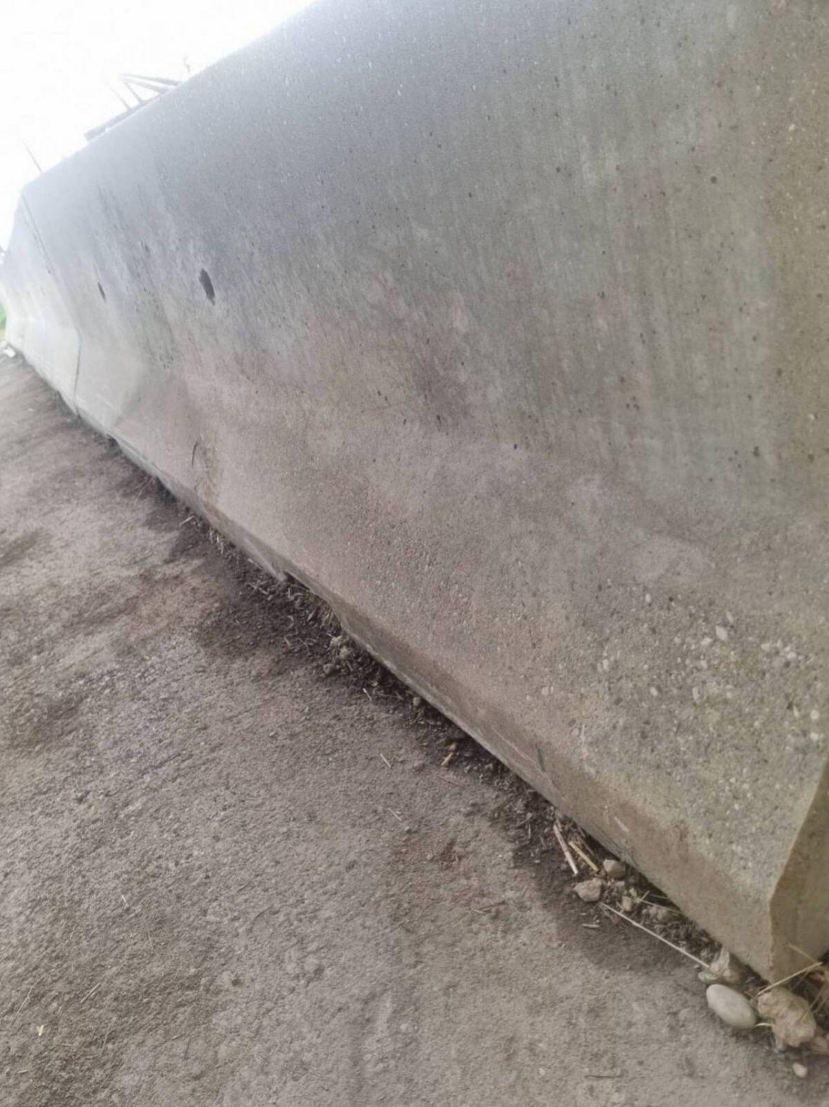 Verkaufe Betonleitwände gebraucht 1