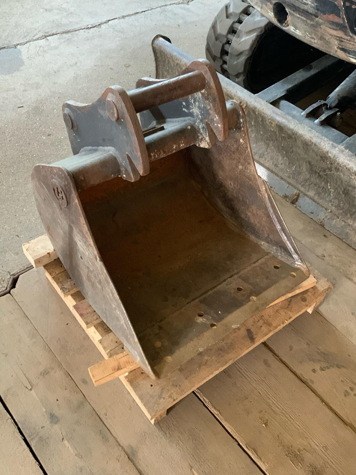 Baggerlöffel Tieflöffel 60 cm mit Schneide 1