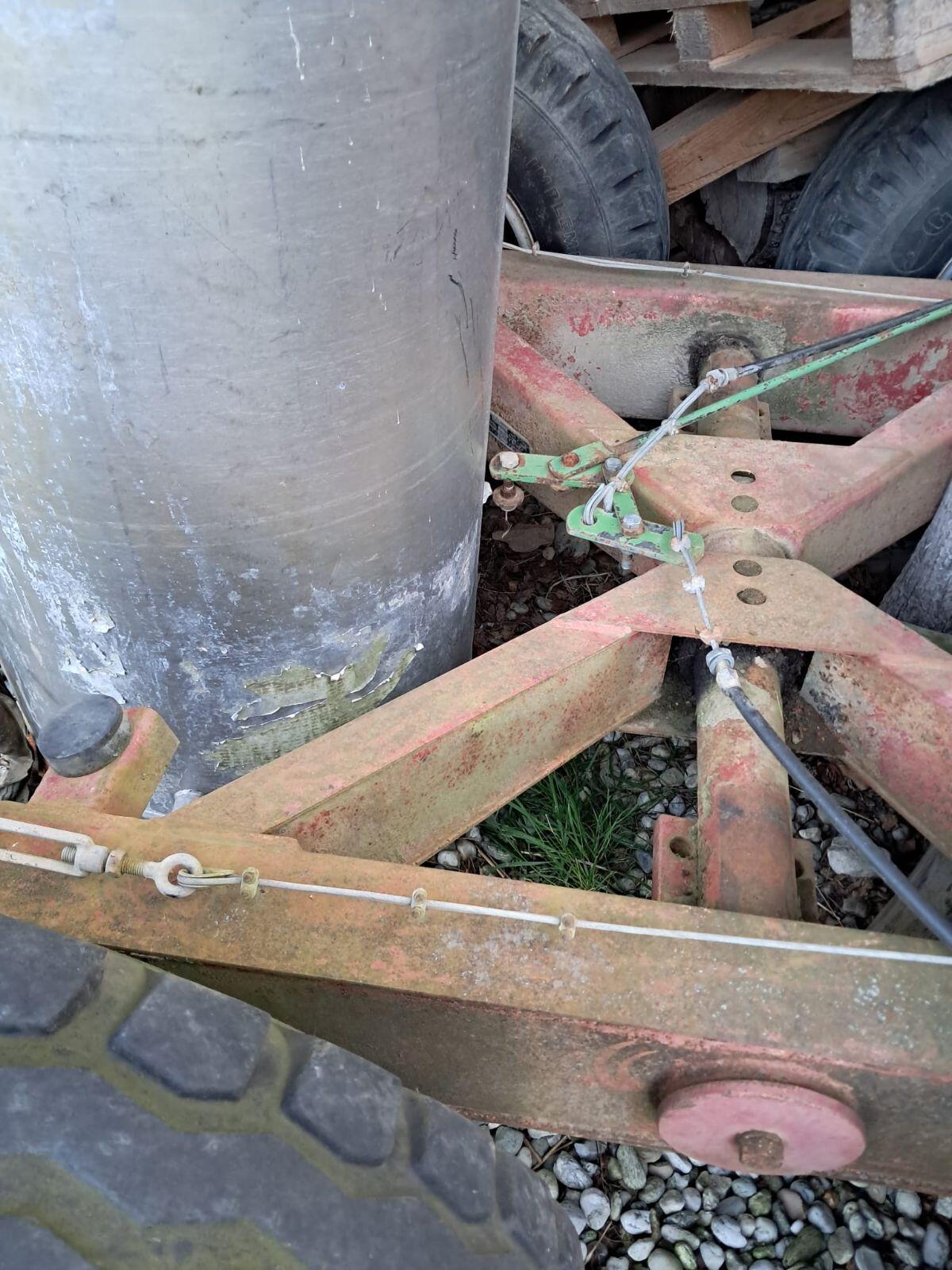 Tandemachse von Güllefass 2