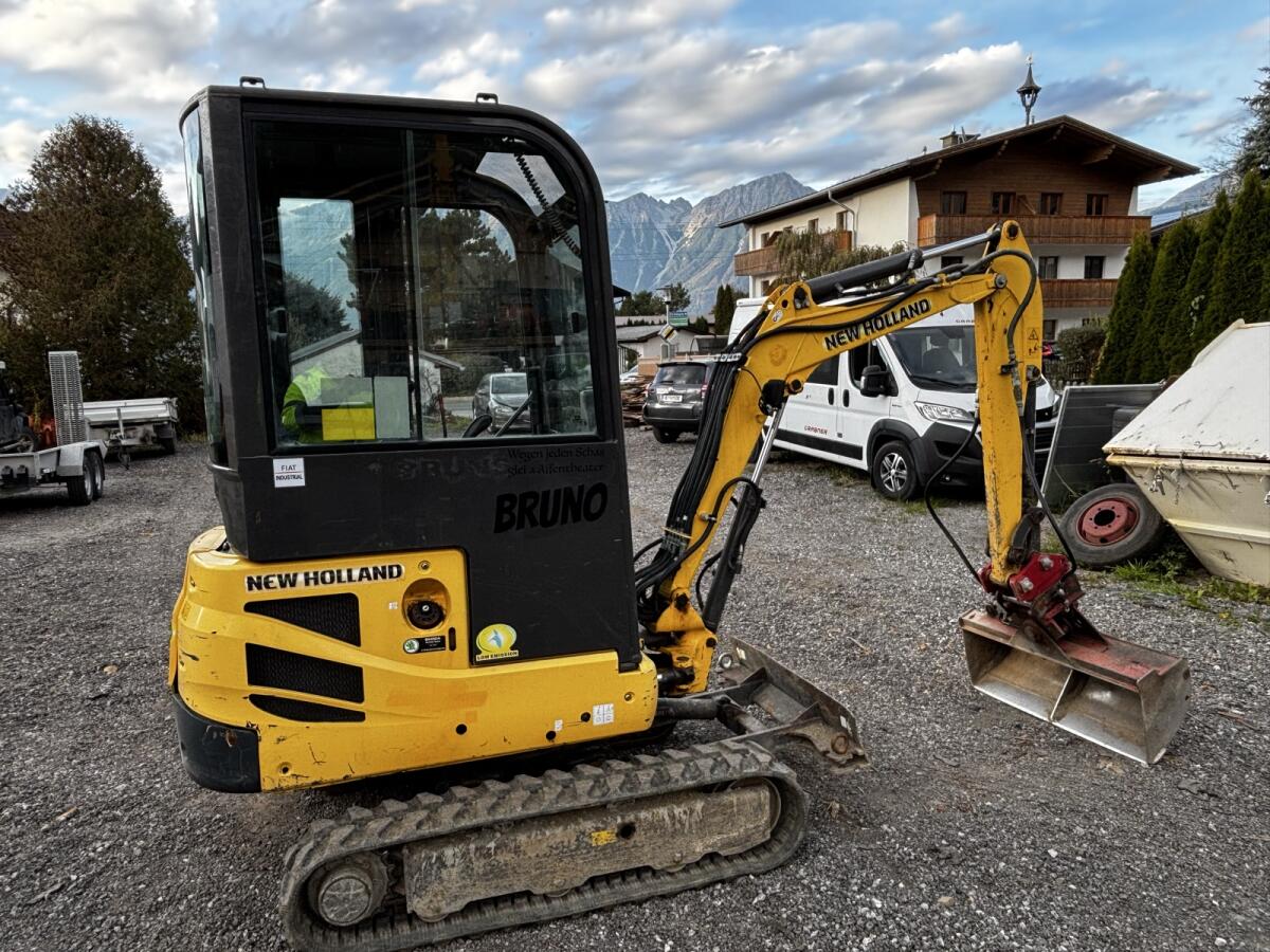 New Holland E18B Minibagger 1