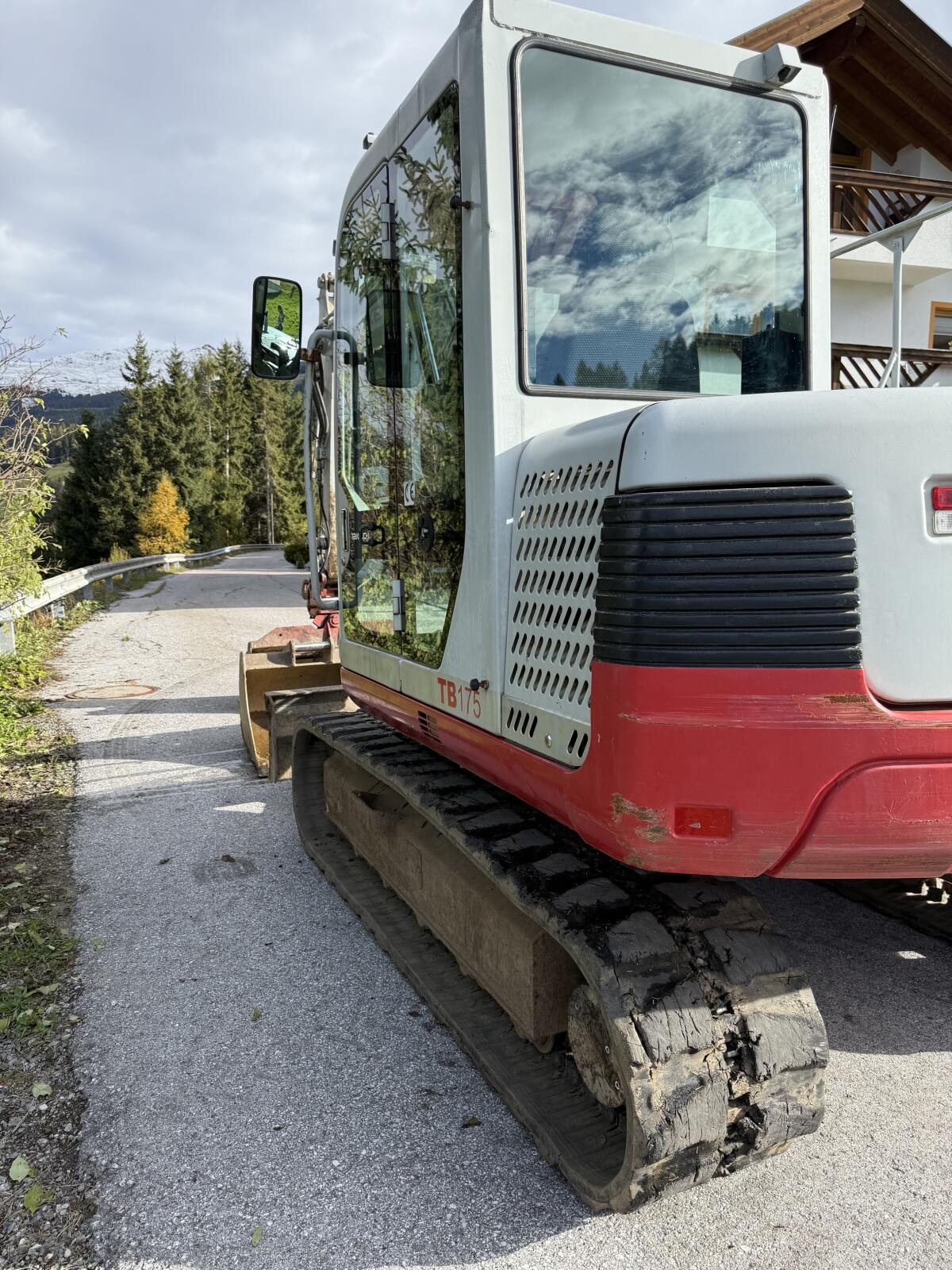 Takeuchi TB175 1
