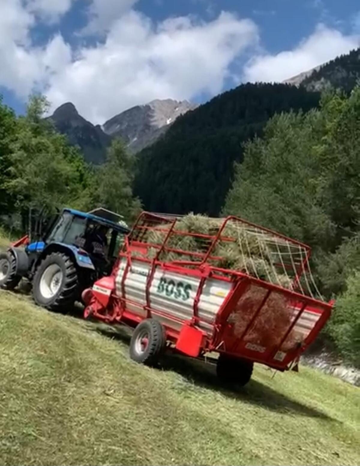Ladewagen Pöttinger Boss LT, Schicht Streuer 1
