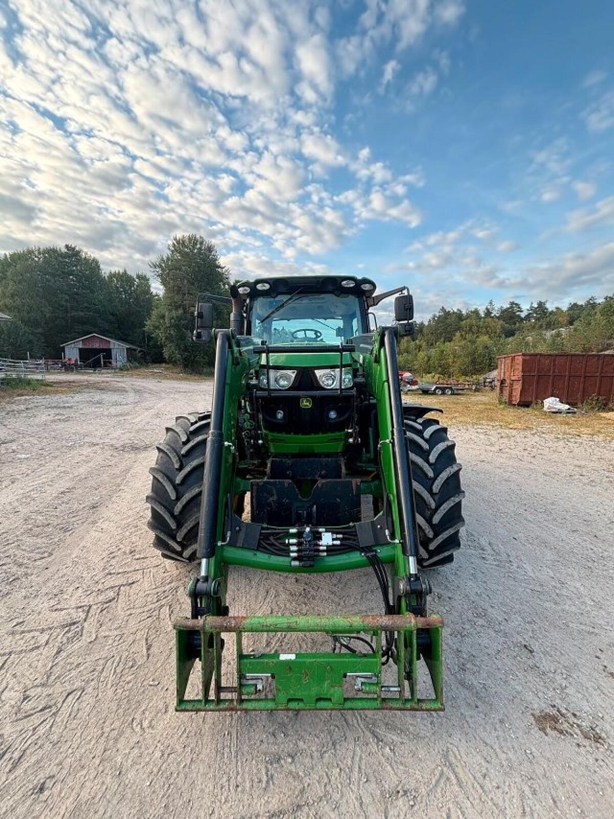 John Deere 6125R 3