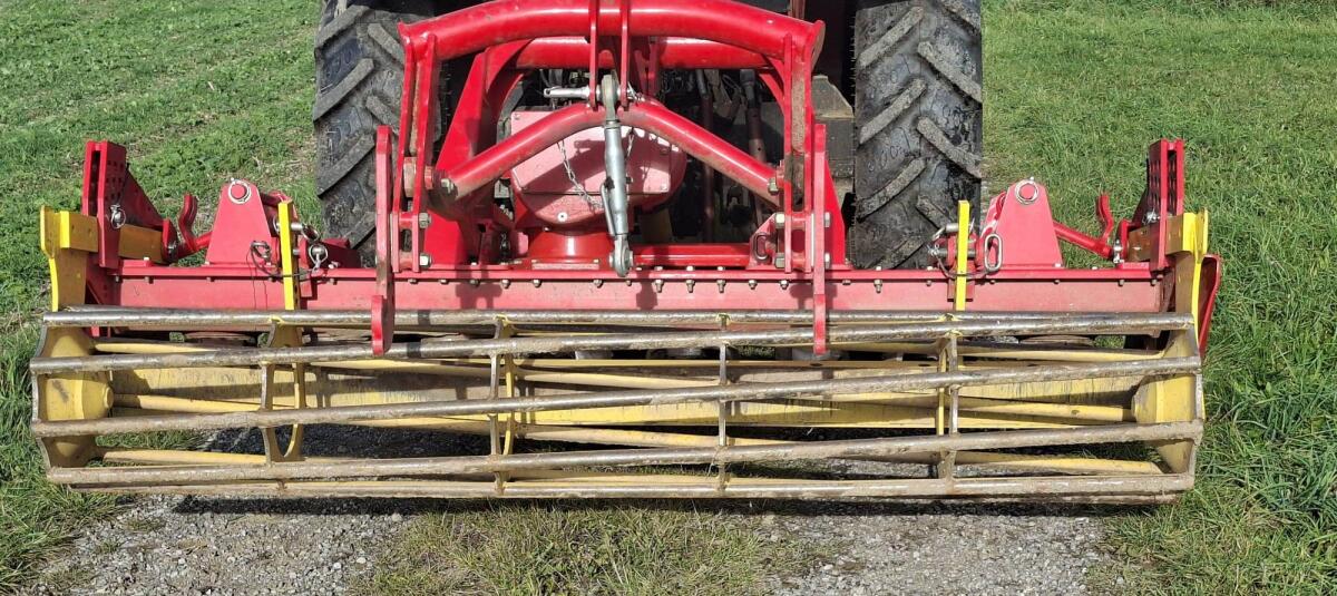 Kreiselegge Pöttinger Lion 251 mit hydr. Huckepack 2