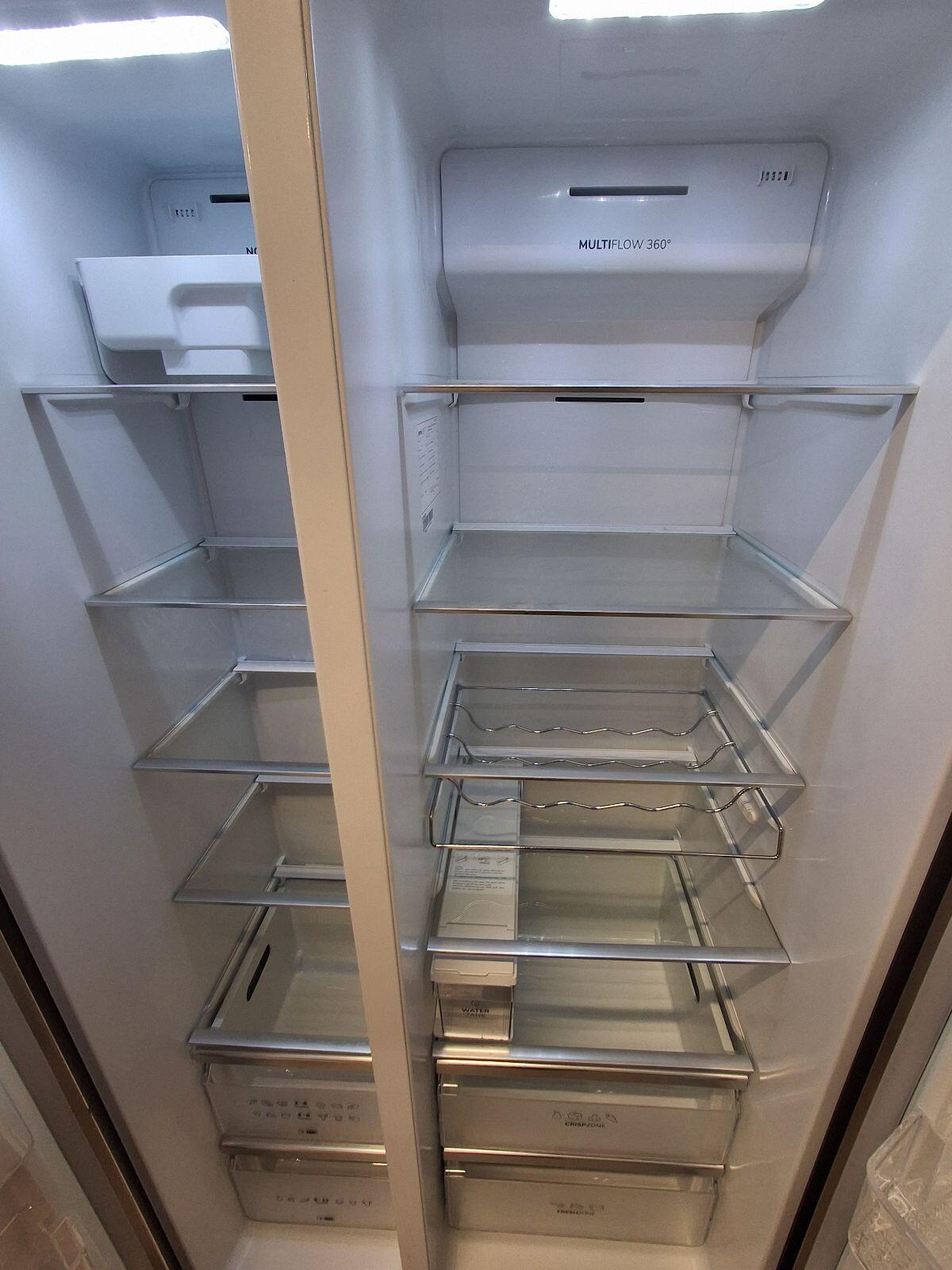 Kühlschrank mit Eiswürfelsystem 2