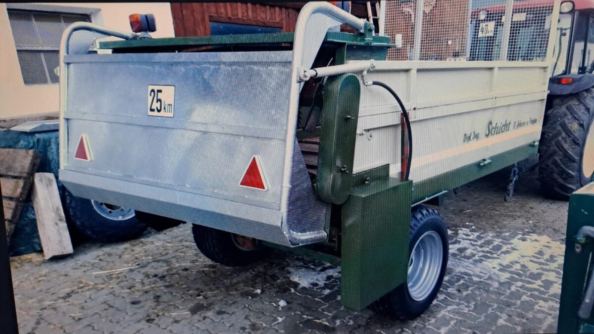 Ladewagen Pöttinger Boss LT, Schicht Streuer 3