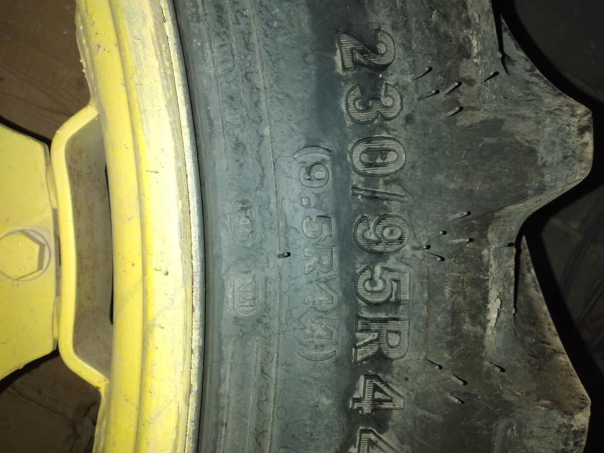 Pflegereifen John Deere 5090 2