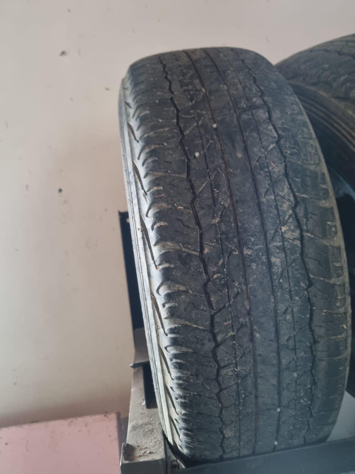 Autofelgen mit Reifen zu verkaufen 2