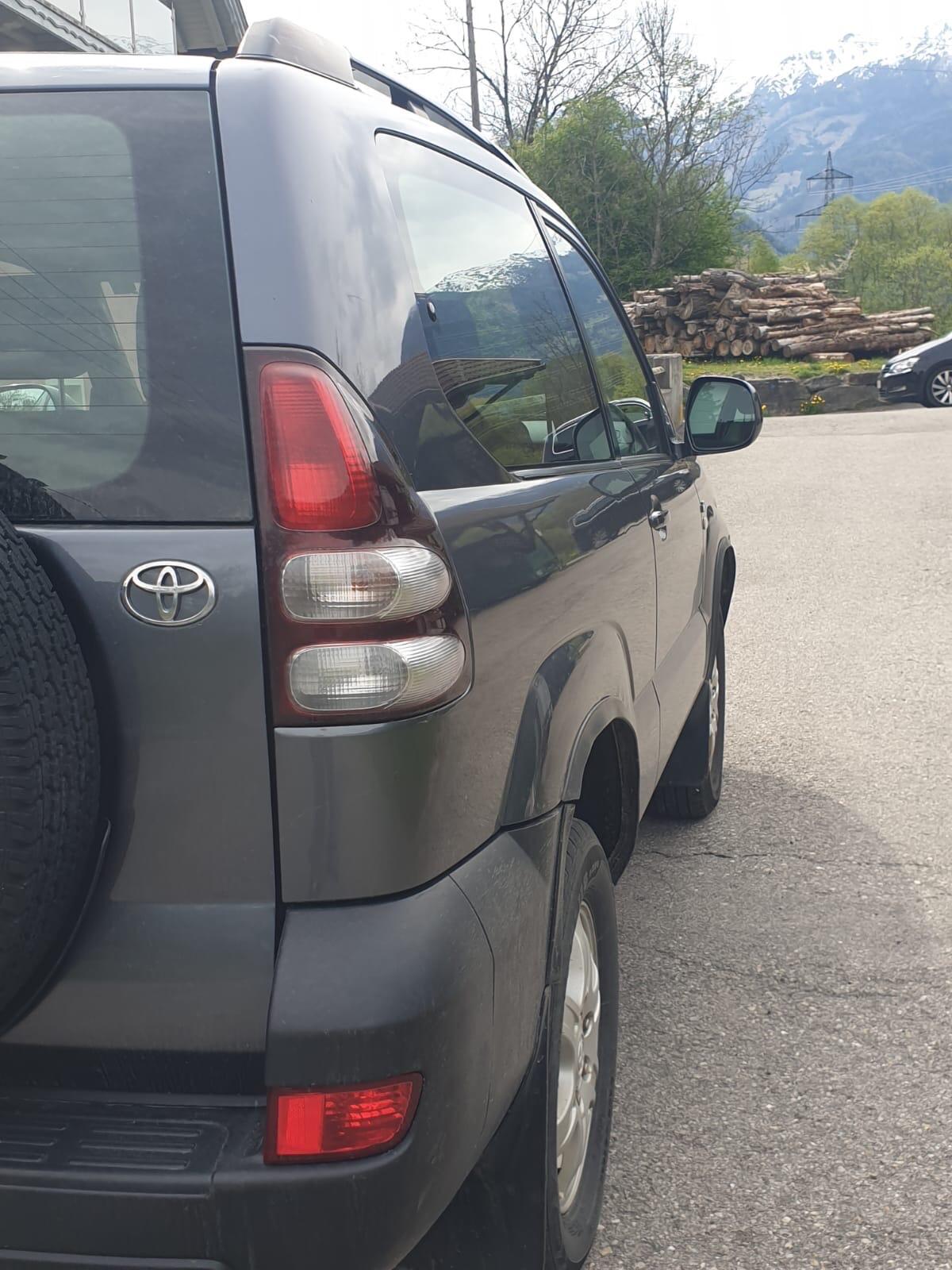 Toyota Winterauto Geländewagen Landcruiser 2