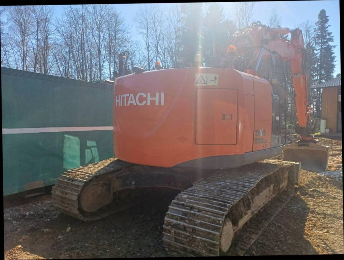 Bagger Hitachi 225 US LC 2
