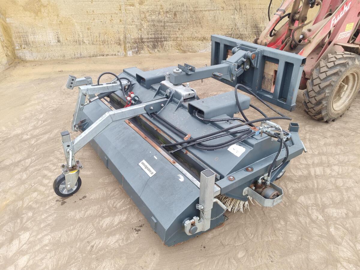 Kehrmaschine 1,8 m, mit hydr. Wanne 2