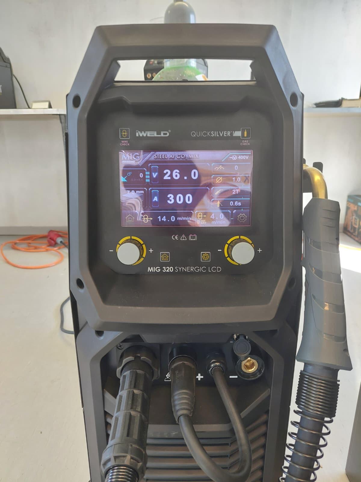 Schutzgas Schweißgerät IWELD MIG 320 Synergic LCD, 300A 2
