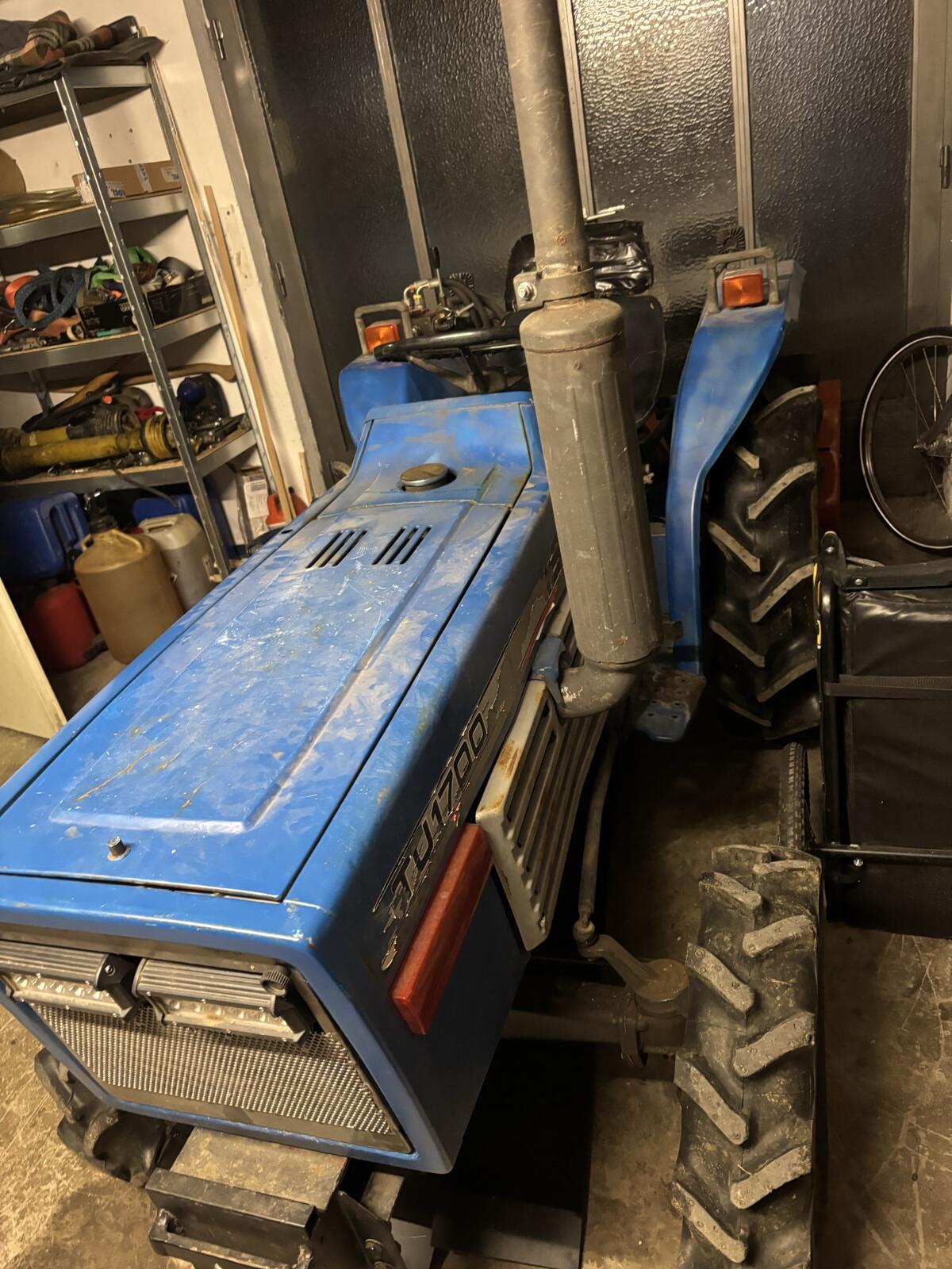 Iseki TU 1700 mit Stark Schlegelmulcher, Kippmulde 2