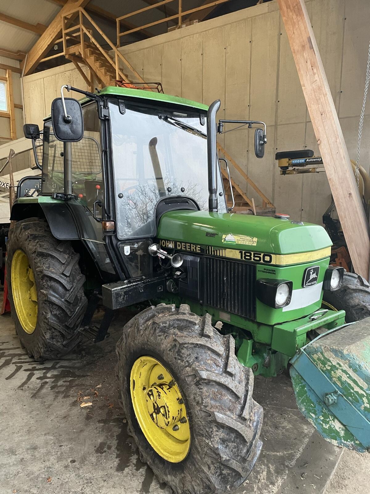 John Deere 1850 2
