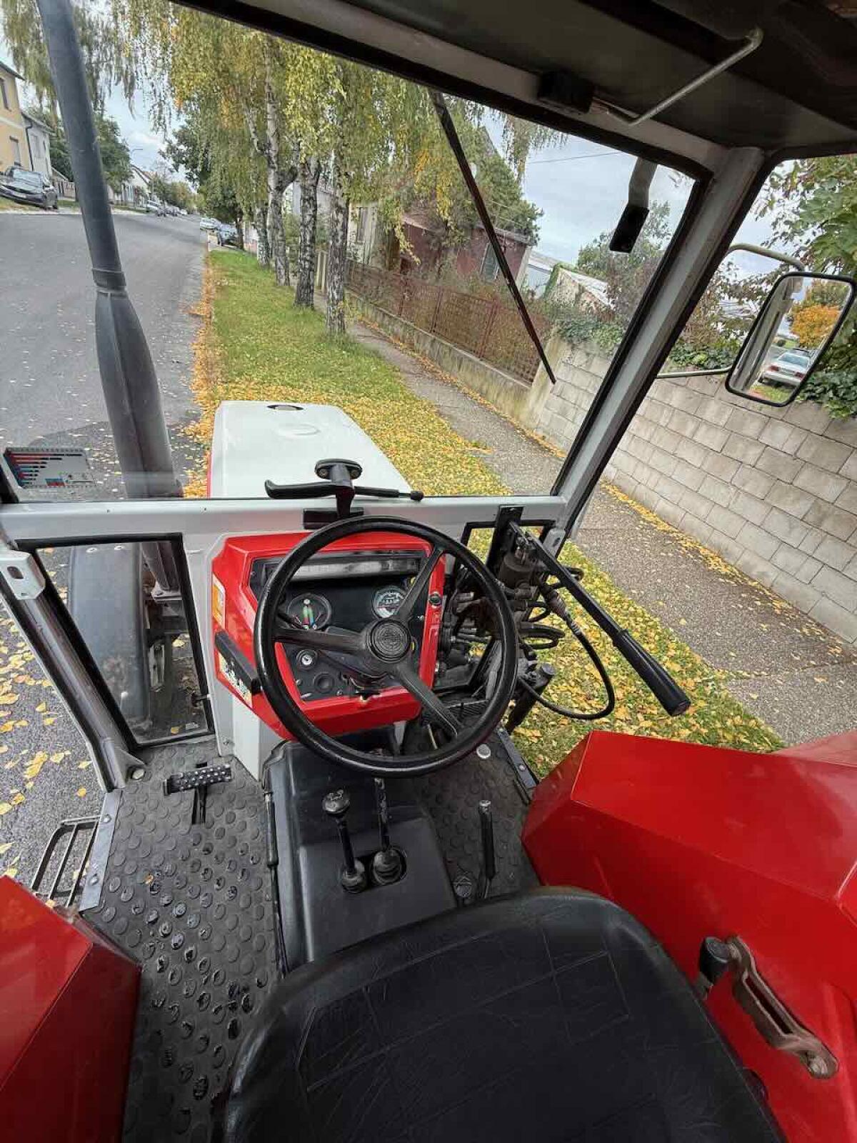 Steyr 8045 Traktor + Anhänger + Grubber 3