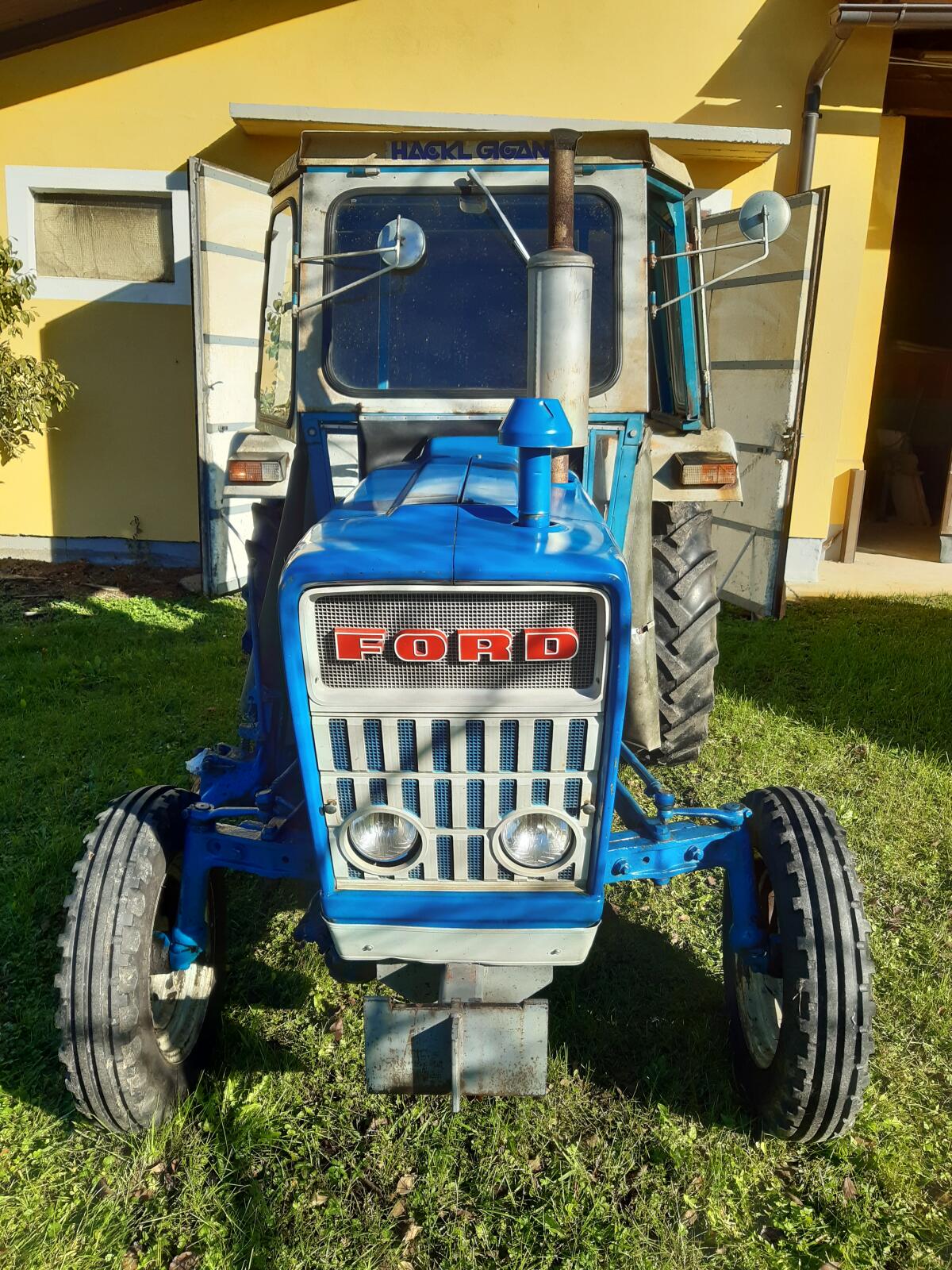 Ford 2000-8 Traktor 2