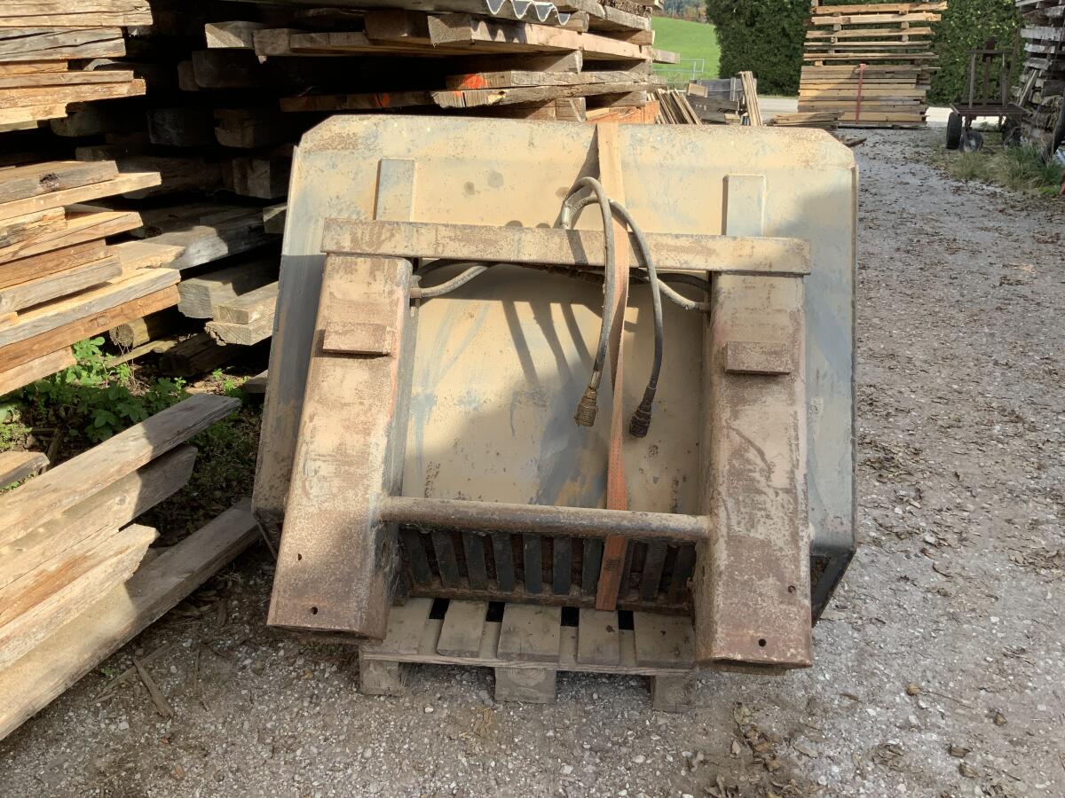 Hydraulisch kippbare Schaufel 1